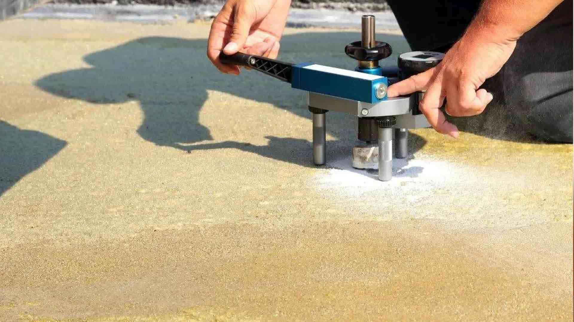 رابطه بین نیروی بیرون کشیدن و مقاومت بتن