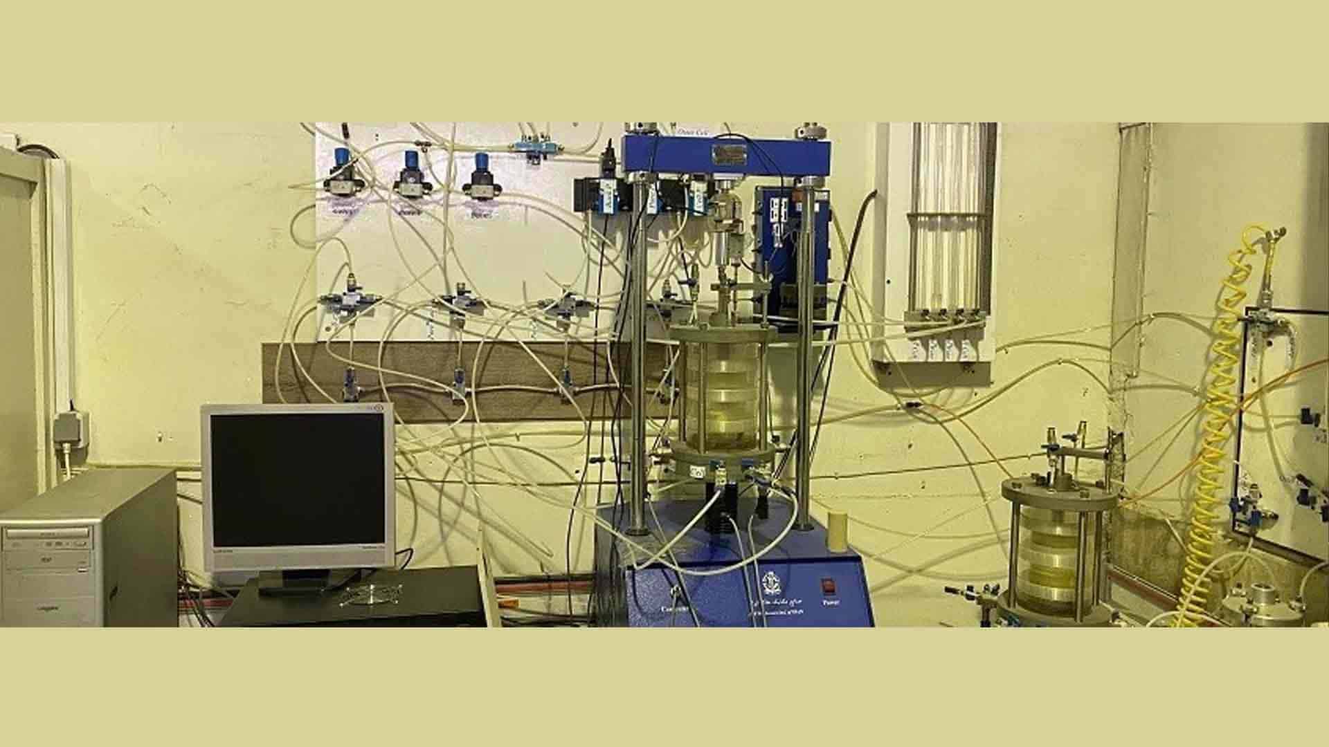 آزمایش سه محوری خاک